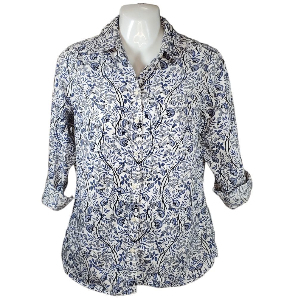 BANANA REPUBLIC blue and white button down S